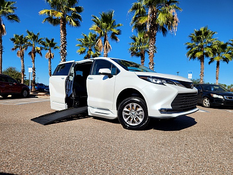 2023 Toyota Sienna XLE