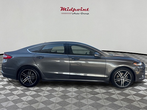 2016 Ford Fusion SE's photo