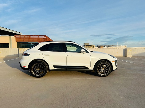 2023 Porsche Macan T's photo