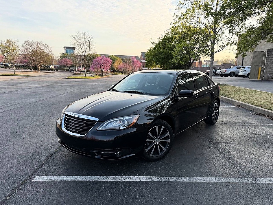 2012 Chrysler 200 S's photo