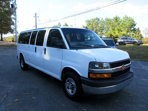 2018 Chevrolet Express Passenger LT's photo