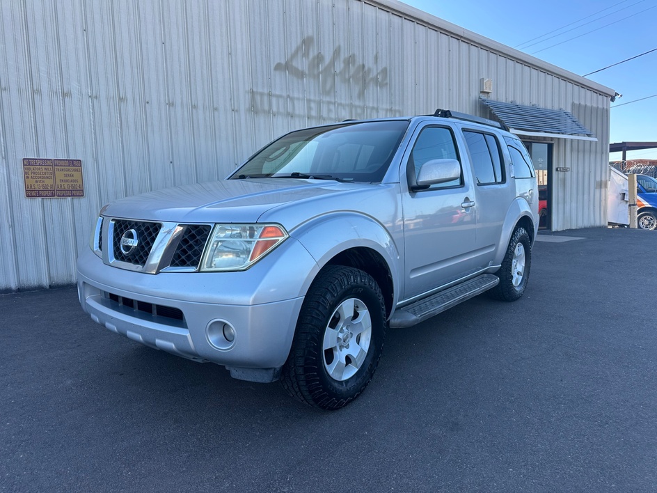 2005 Nissan Pathfinder SE 4X4's photo
