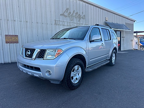 2005 Nissan Pathfinder SE 4X4's photo