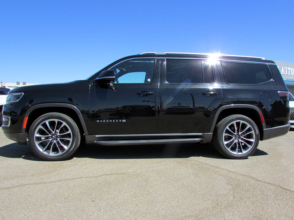 2022 Jeep Wagoneer Series II's photo