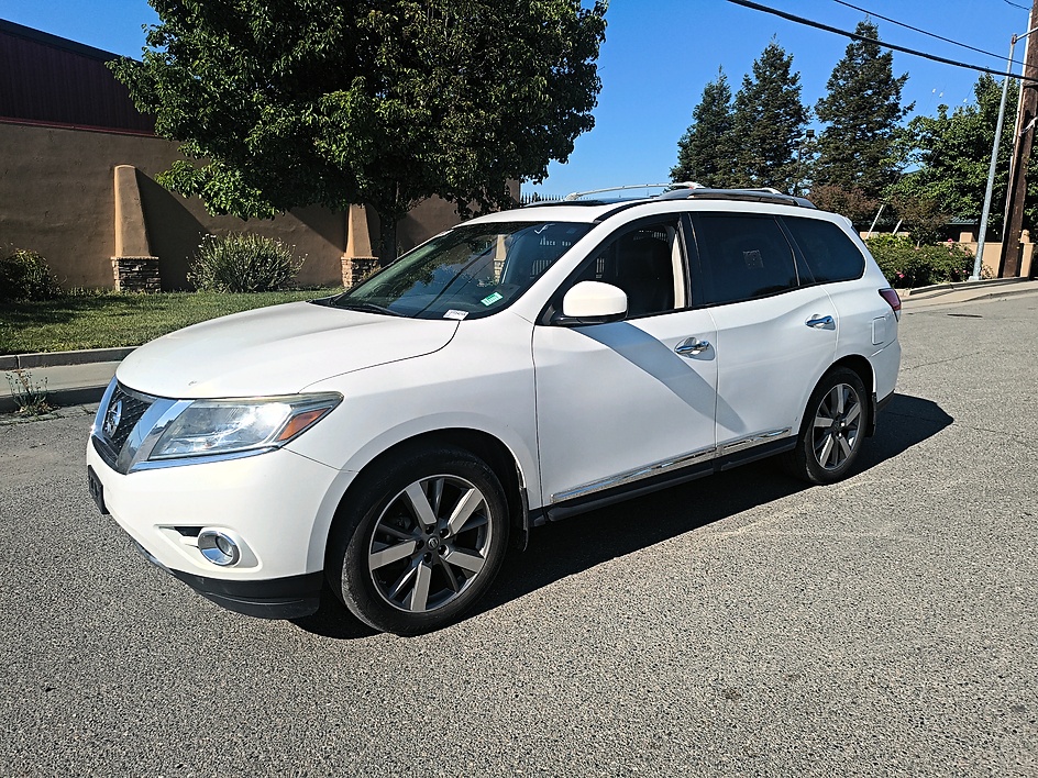 2014 Nissan Pathfinder Platinum 4WD's photo