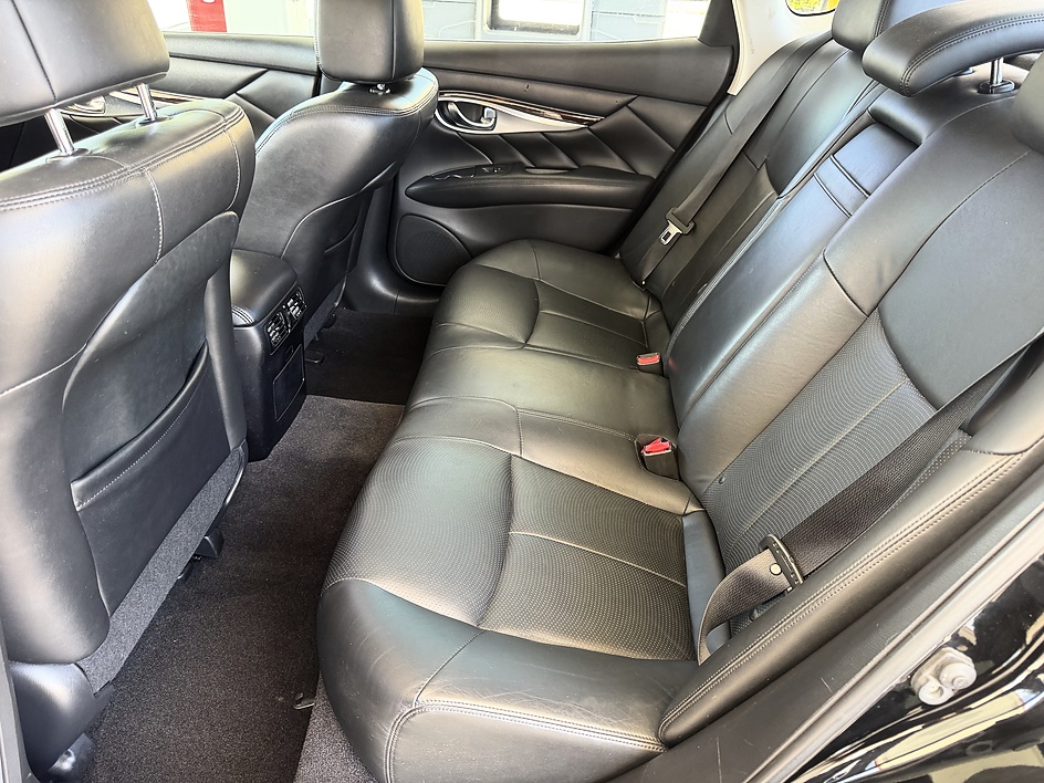 2013 INFINITI M 37 - Photo 16