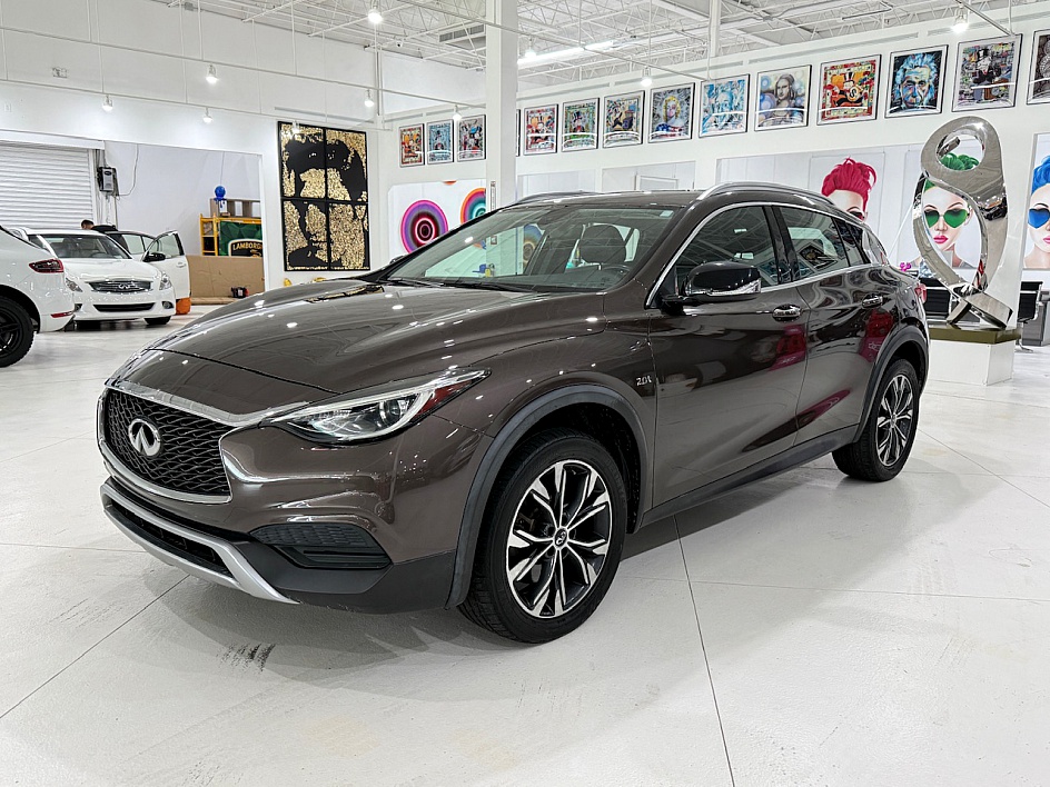 2018 INFINITI QX30 Luxury
