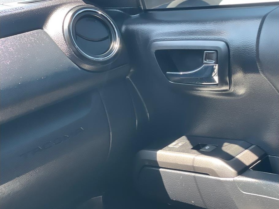 2020 Toyota Tacoma TRD Sport - Photo 10