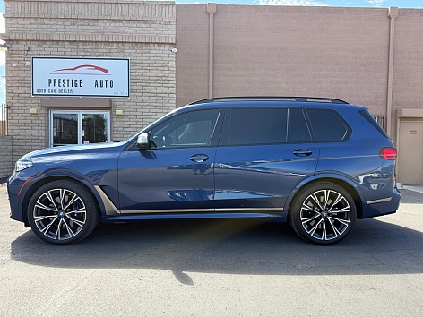 2021 BMW X7 M50i's photo