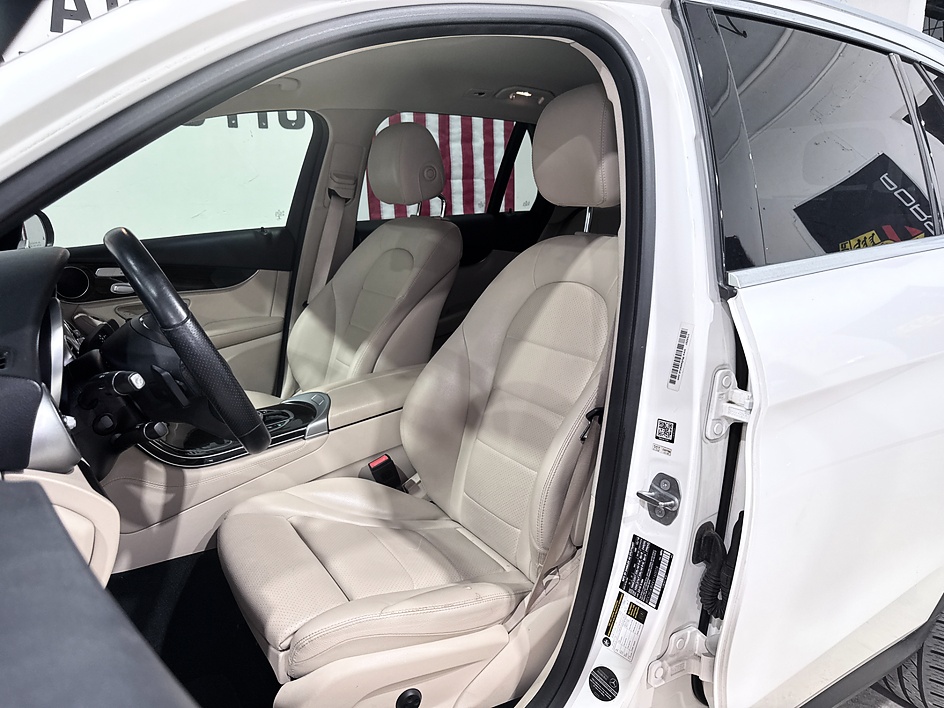 2019 Mercedes-Benz GLC GLC300 - Photo 6