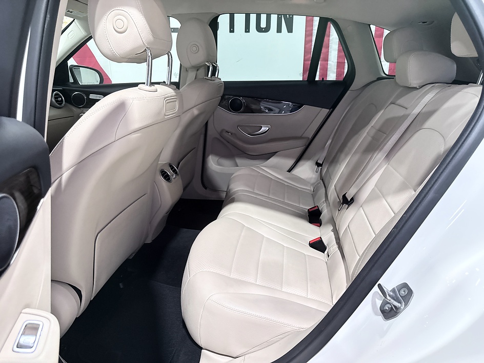 2019 Mercedes-Benz GLC GLC300 - Photo 12