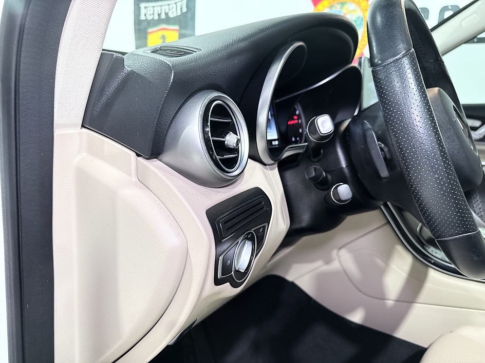 2019 Mercedes-Benz GLC GLC300 - Photo 21