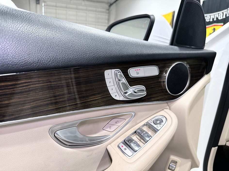 2019 Mercedes-Benz GLC GLC300 - Photo 19