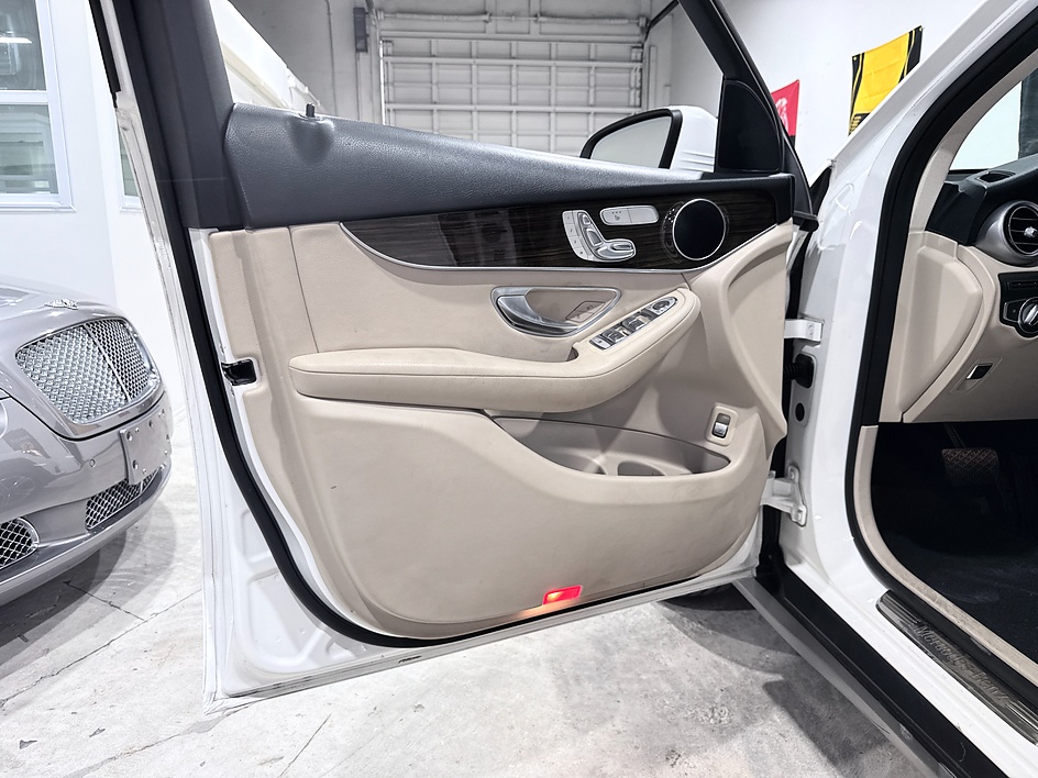2019 Mercedes-Benz GLC GLC300 - Photo 18