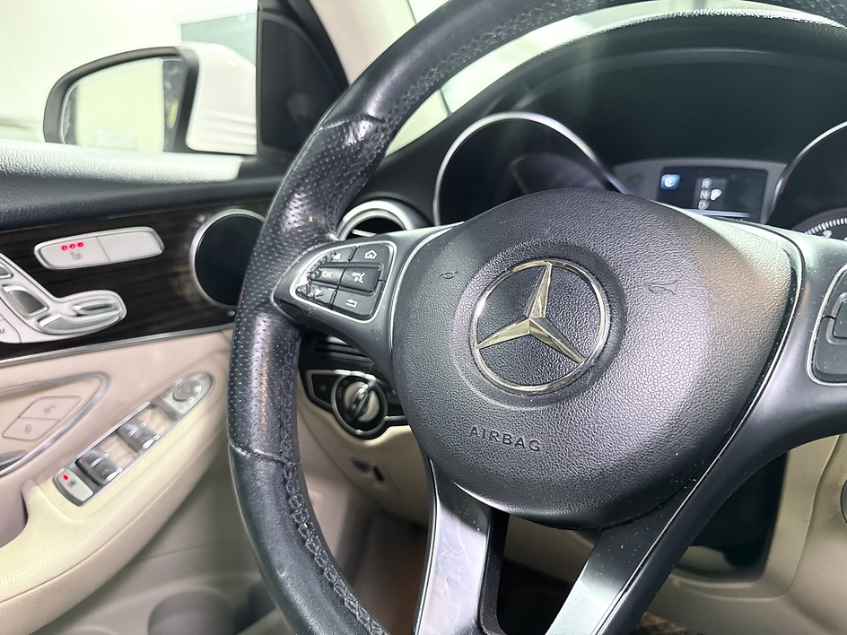 2019 Mercedes-Benz GLC GLC300 - Photo 23