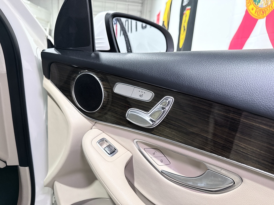 2019 Mercedes-Benz GLC GLC300 - Photo 34