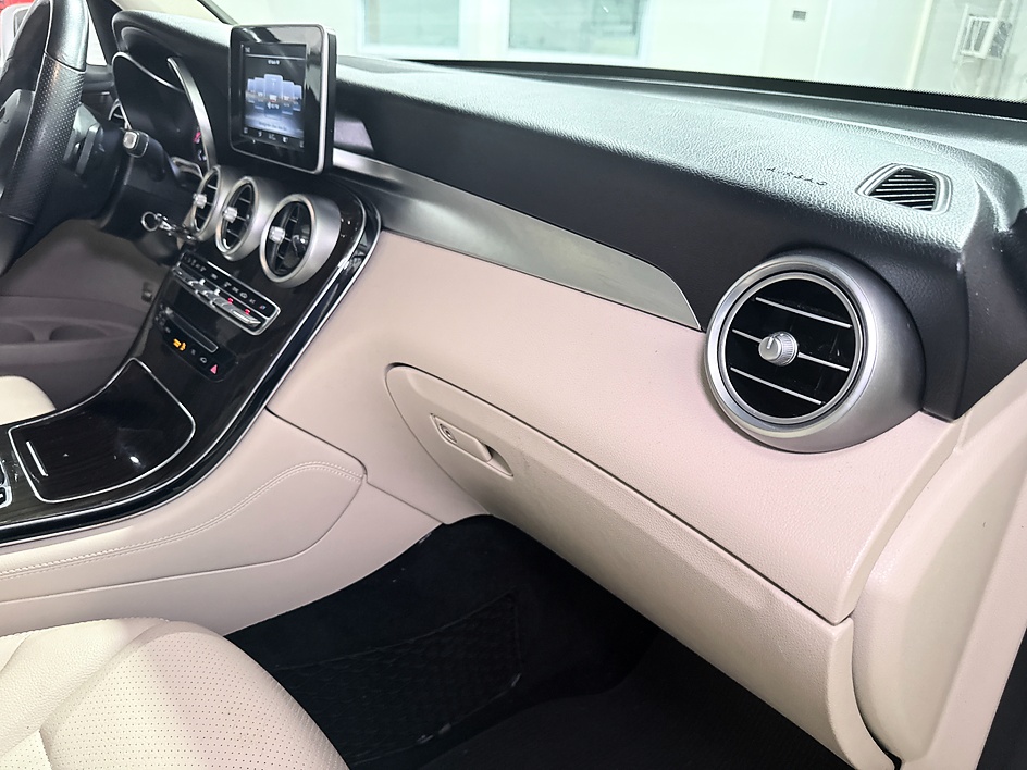2019 Mercedes-Benz GLC GLC300 - Photo 32