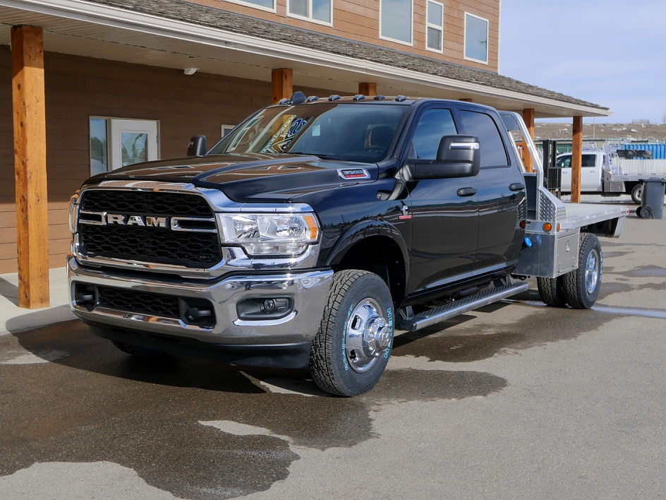 2024 RAM 3500 CHASSIS CAB TRADESMAN Diamond West Sales is Alberta and