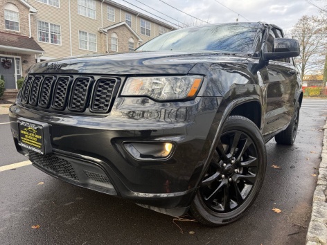 2017 Jeep Grand Cherokee Altitude's photo