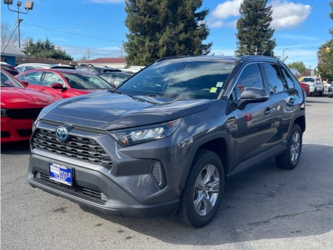 2022 Toyota RAV4 LE's photo