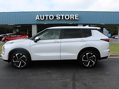 2024 Mitsubishi Outlander SE 2WD's photo