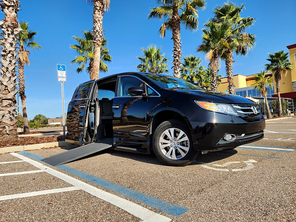 2015 Honda Odyssey EX-L's photo