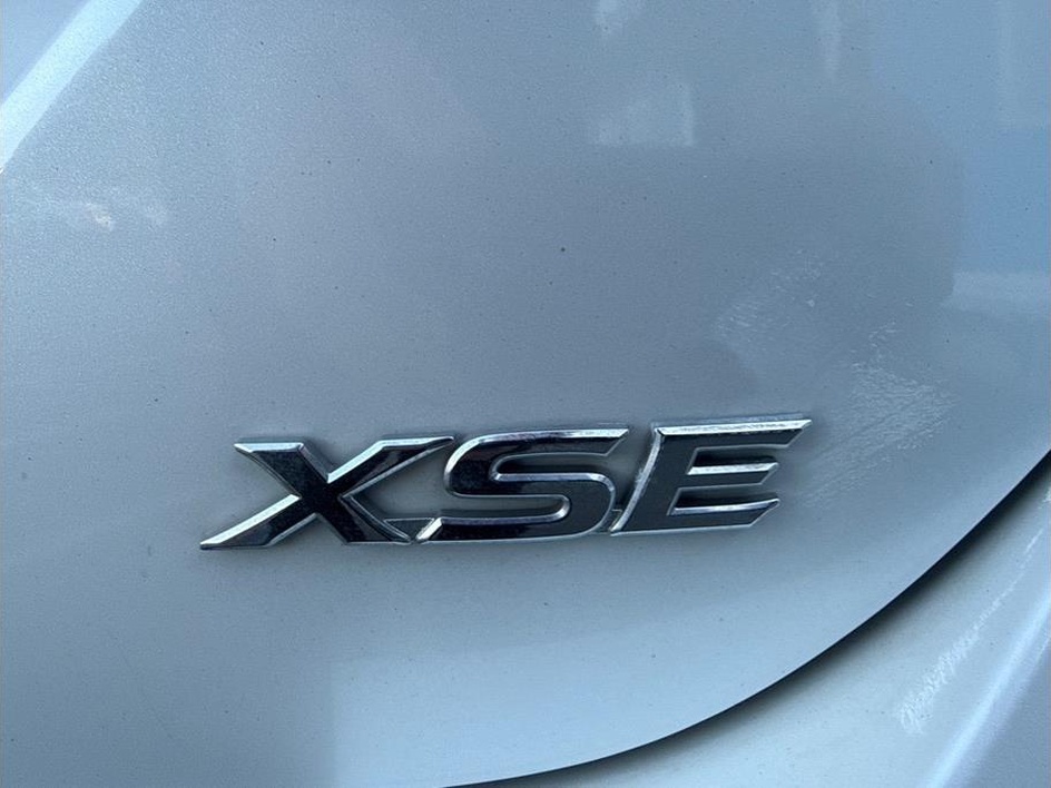 2021 Toyota Camry XSE - Photo 6