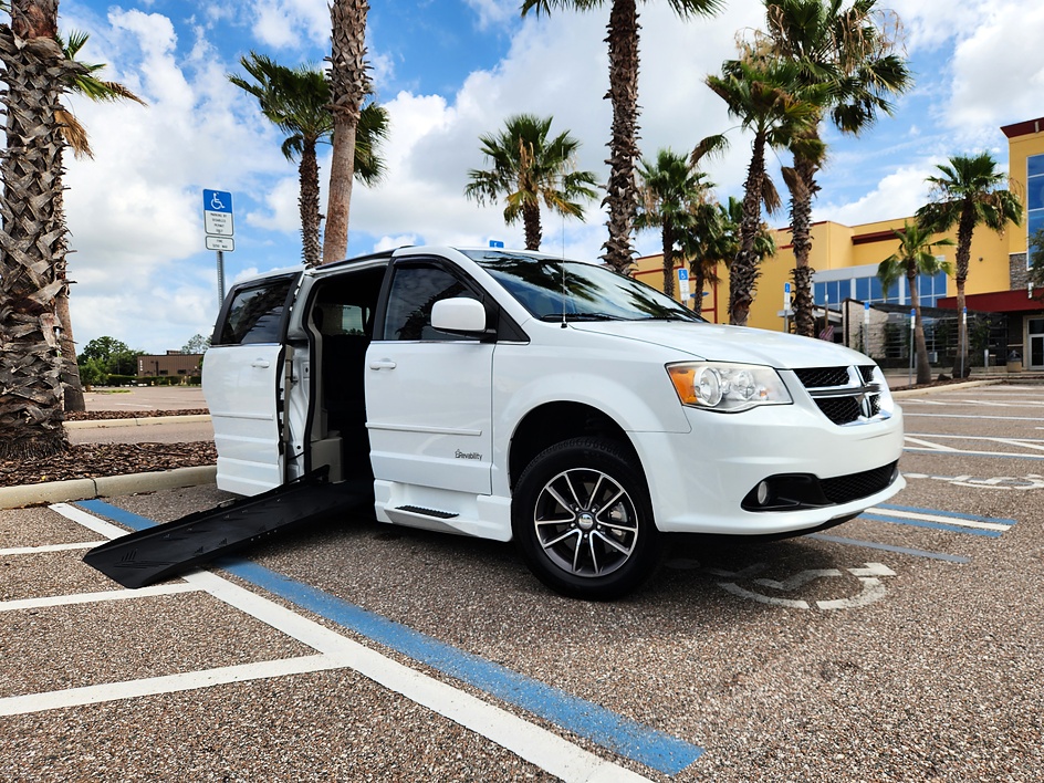 2016 Dodge Grand Caravan SXT Plus's photo