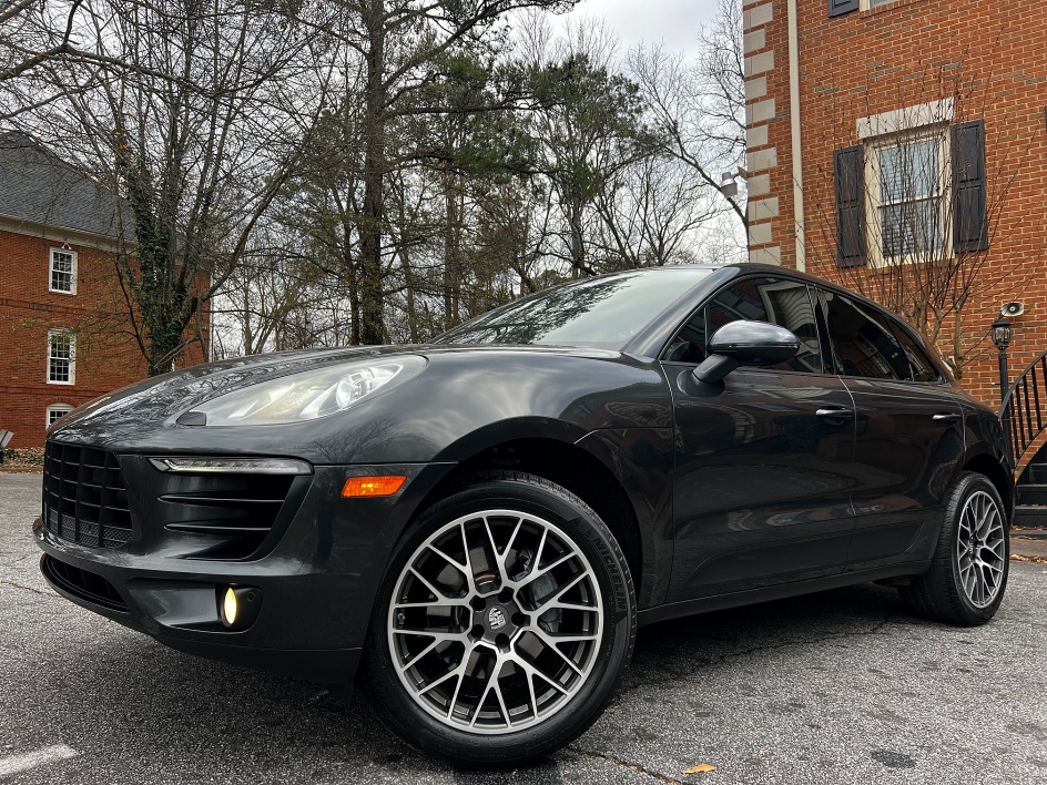 2017 Porsche Macan Base's photo