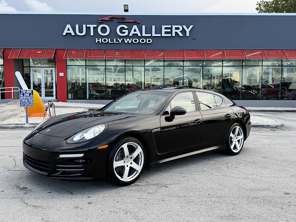 2014 Porsche Panamera 4's photo