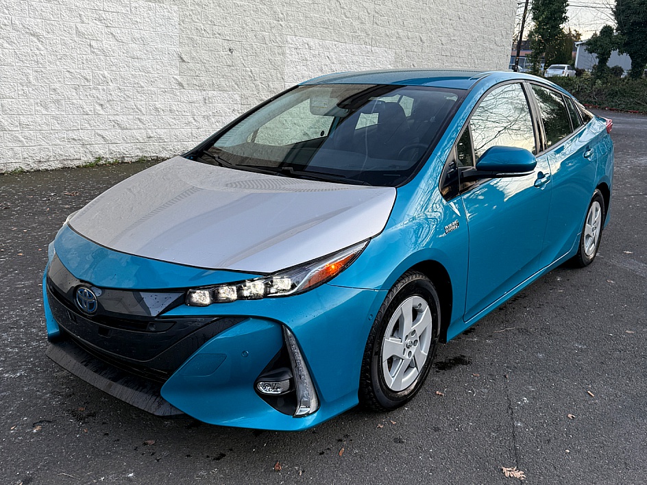 2021 Toyota Prius Prime Limited's photo