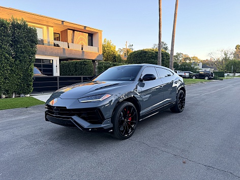 2023 Lamborghini Urus S's photo
