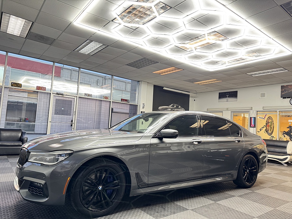 2017 BMW 7 Series 750i's photo