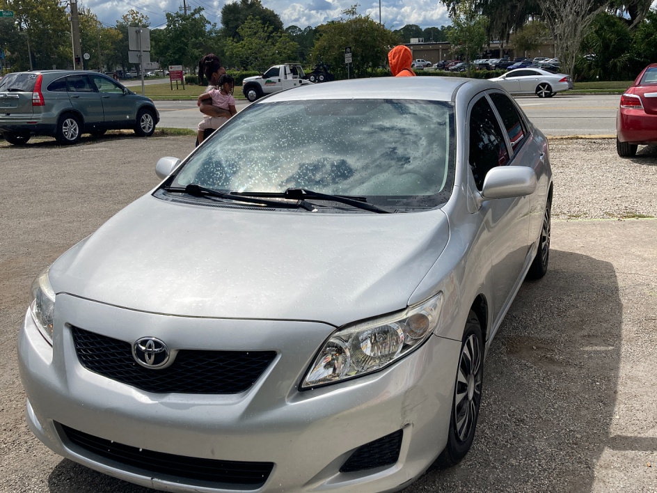 2010 Toyota Corolla LE's photo