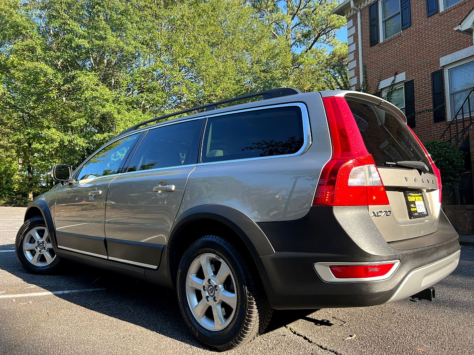 2012 VOLVO XC70 3.2L Champ Motors
