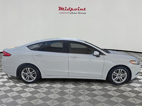 2018 Ford Fusion SE's photo