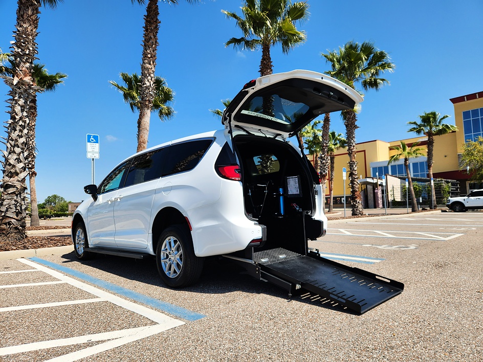 2024 Chrysler Pacifica Touring