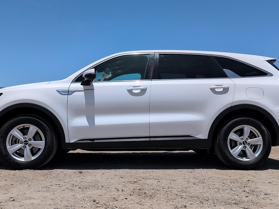 2021 Kia Sorento LX's photo