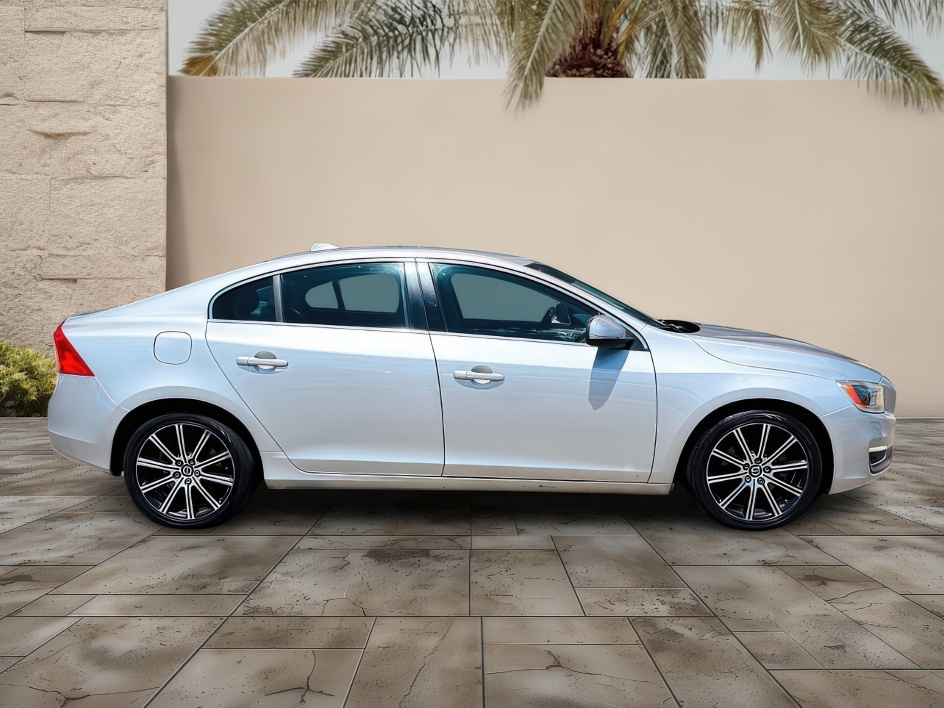 2018 Volvo S60 Inscription Platinum photo 3