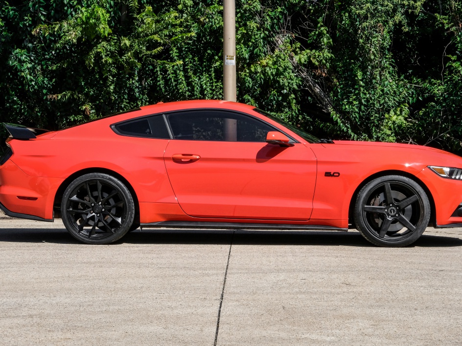 2015 Ford Mustang GT photo 8