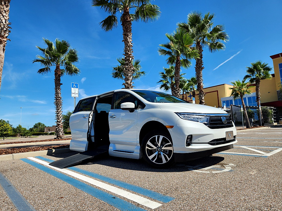 2022 Honda Odyssey Touring's photo