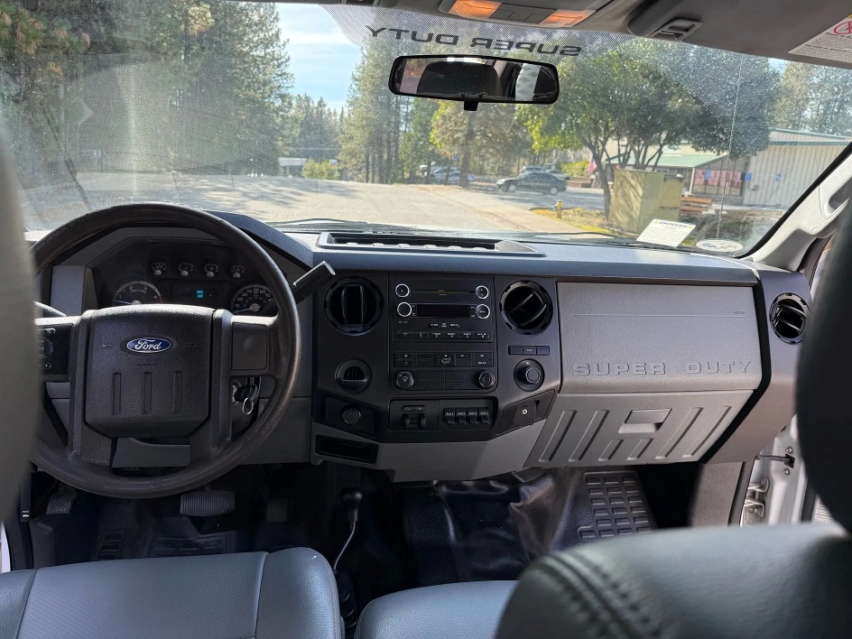 2013 Ford F-550 - Photo 15