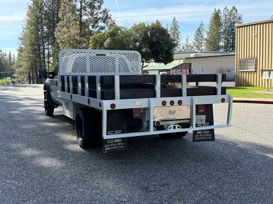 2013 Ford F-550 - Photo 8