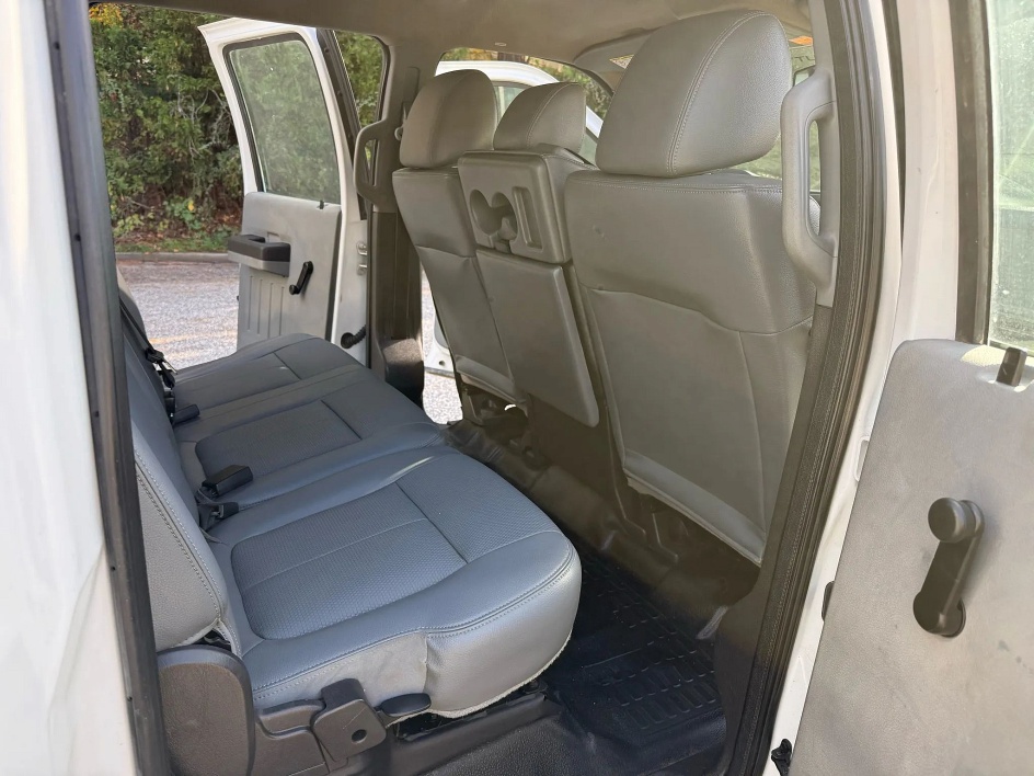 2013 Ford F-550 - Photo 14