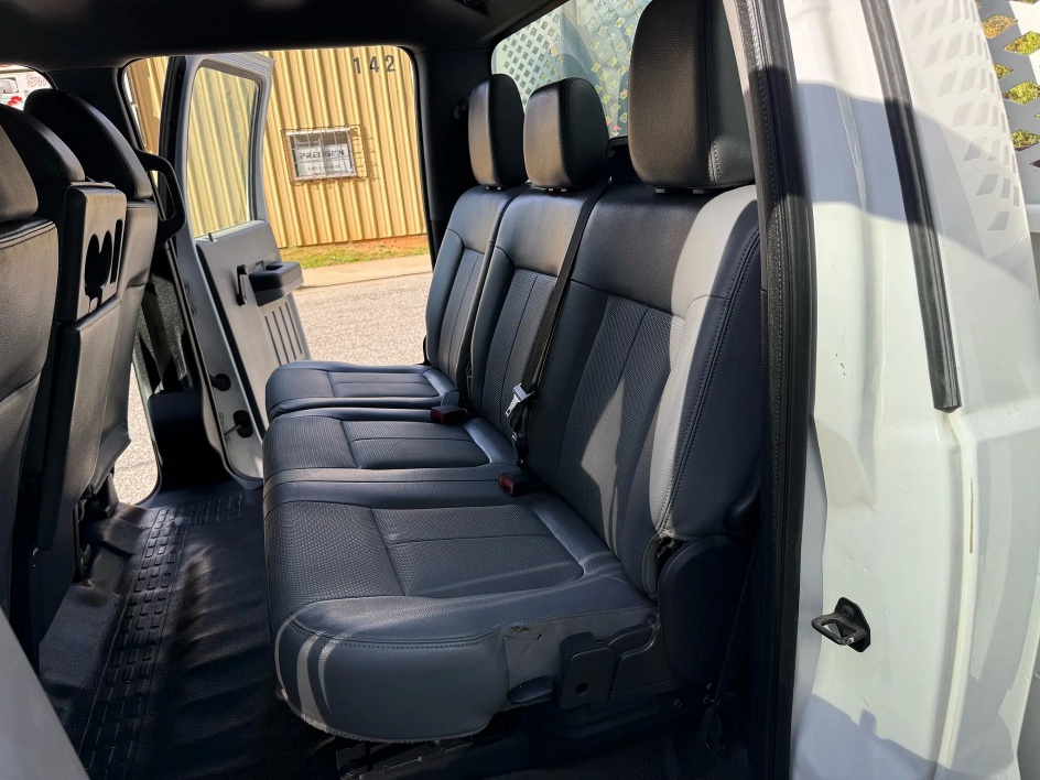 2013 Ford F-550 - Photo 12