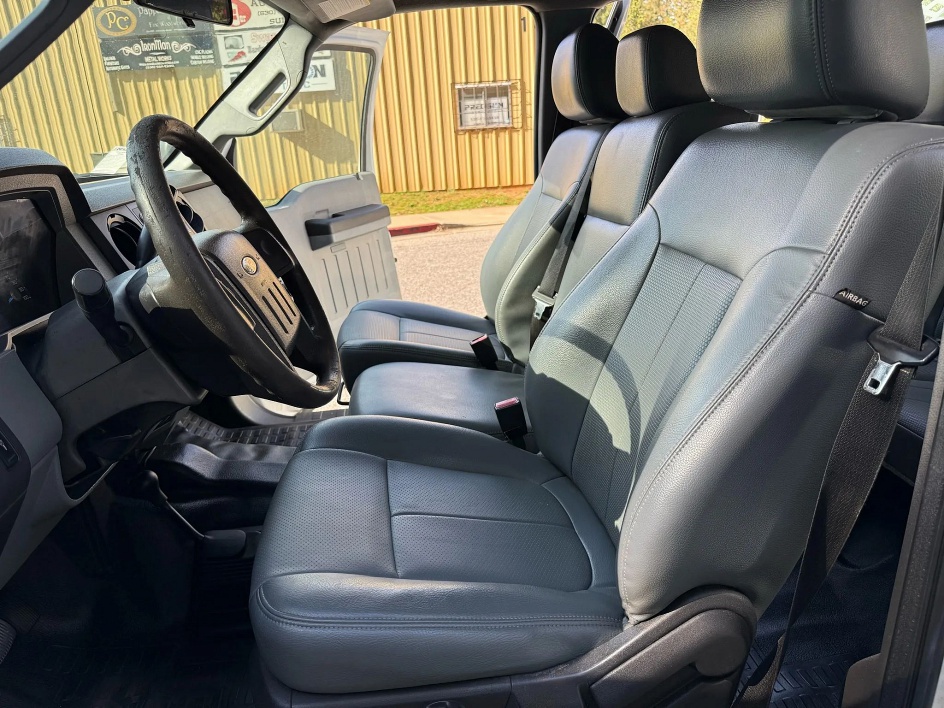 2013 Ford F-550 - Photo 11