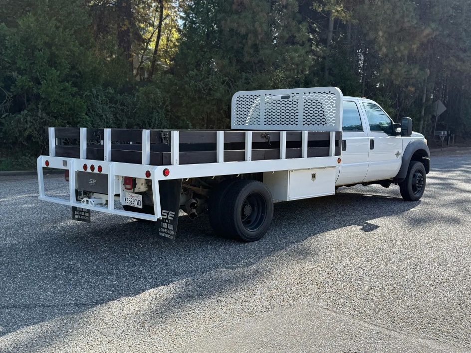 2013 Ford F-550 - Photo 6