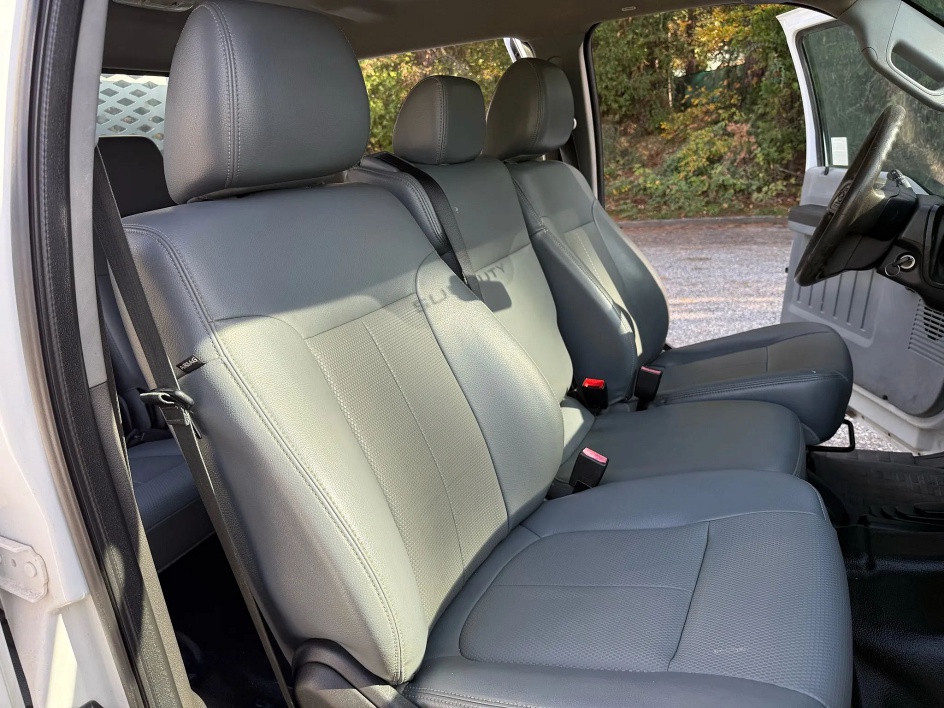 2013 Ford F-550 - Photo 13