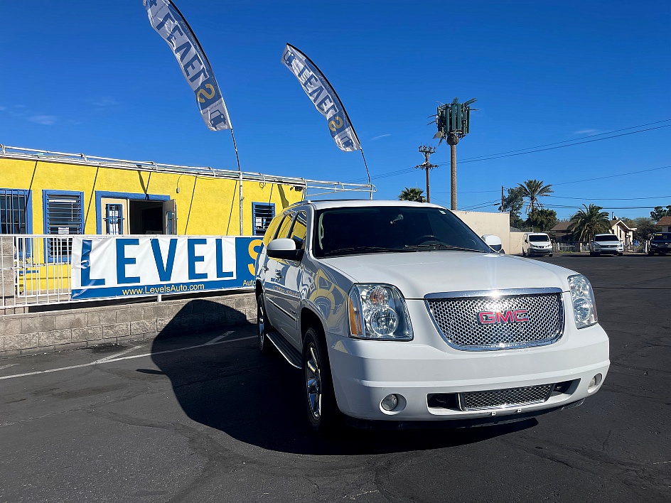 2011 GMC Yukon Denali's photo