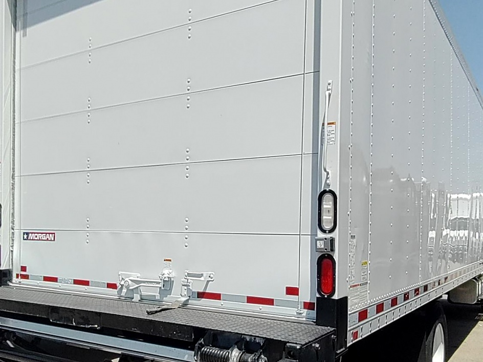 2016 FREIGHTLINER 26FT BOX TRUCK 26K GVW 6SP MANUAL 26,000LBS GVW